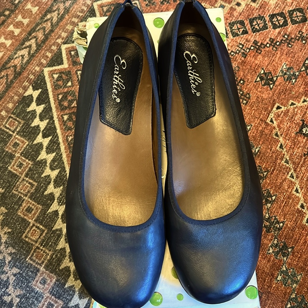 Earthies Ennis leather ballet flats size 10 Navy